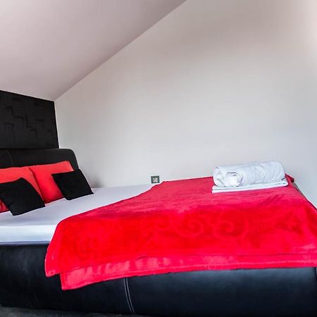 Guest House Vila Salute Nis Exterior photo